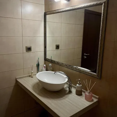 Daire Elegant Near - Terrace & Parking