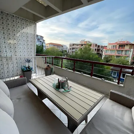Elegant Near - Terrace & Parking Apartment Nesebar