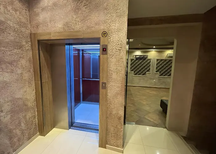 Elegant Near - Terrace & Parking *